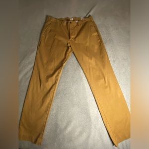gap “men’s essentials” slim khaki pants